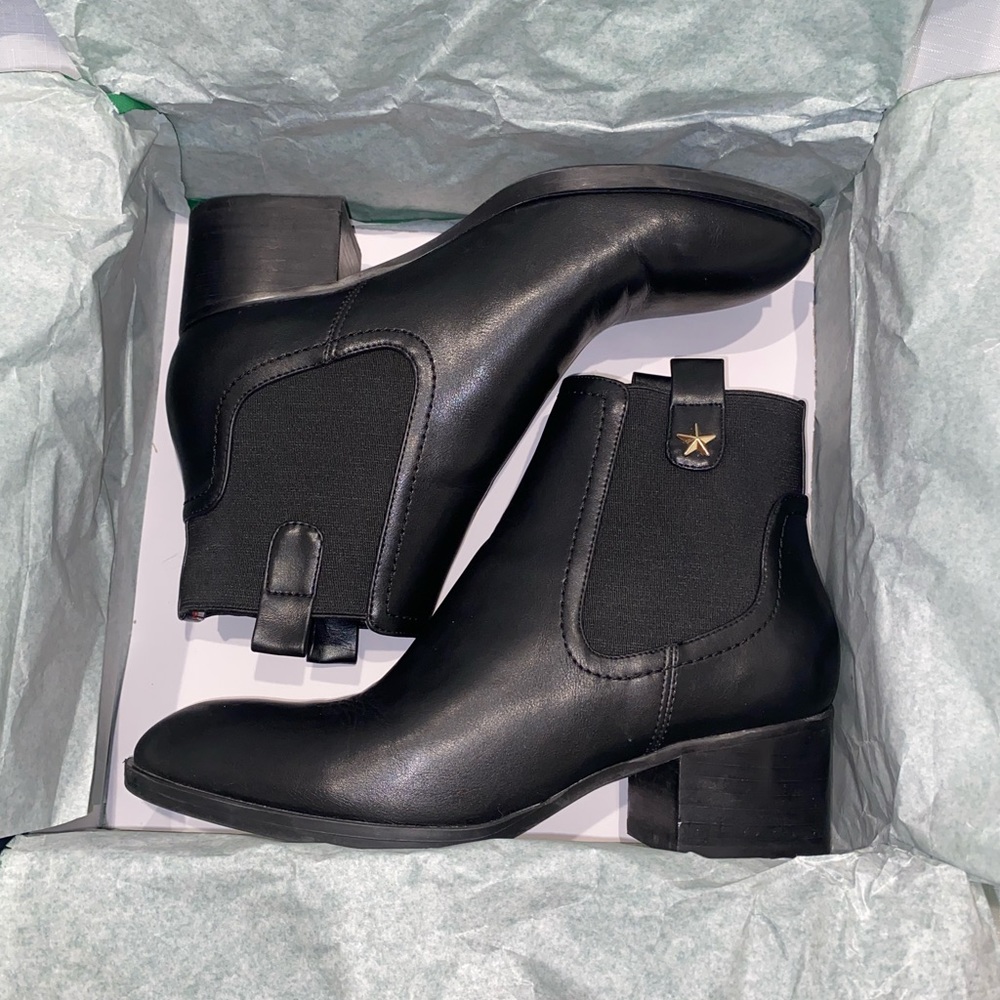 Tommy Hilfiger booties ✨